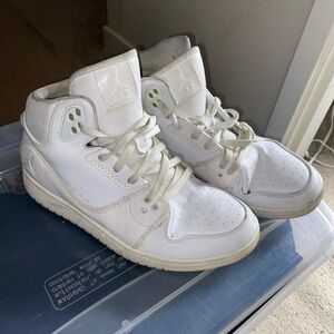 Air Jordan sz 10 white Mid